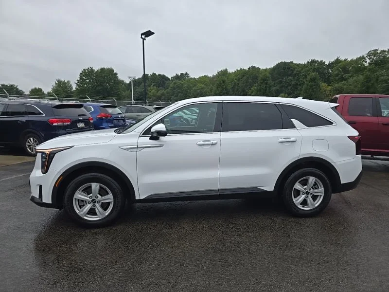 Used 2025 White Kia LX image 4