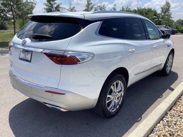 Used 2023 Summit White Buick Essence image 5