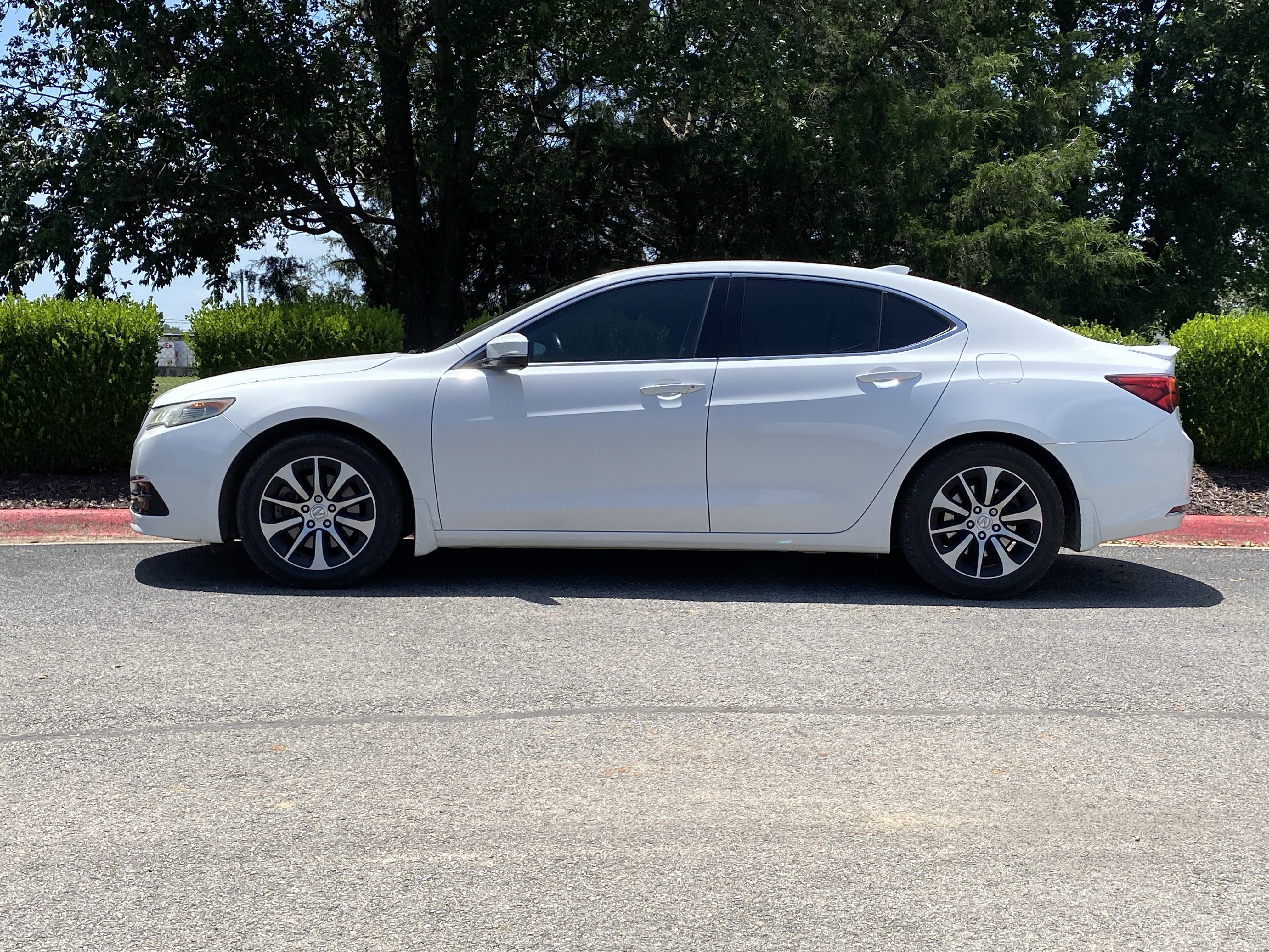 Used 2015 White Acura Base image 9