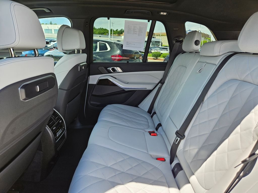 Certified Used 2026 Mineral White Metallic BMW xDrive40i image 25
