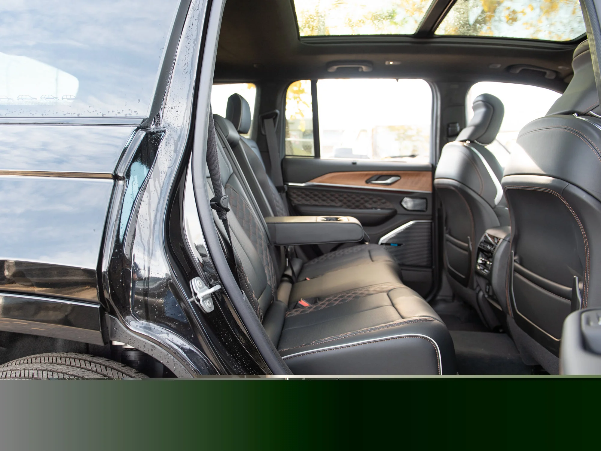 New 2026 Black Jeep Summit* 4x4, Night Vision, Massage Seats, Head-Up Display image 32
