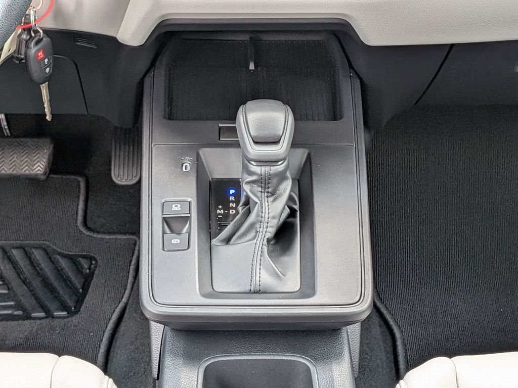 Used 2026  Toyota L image 20