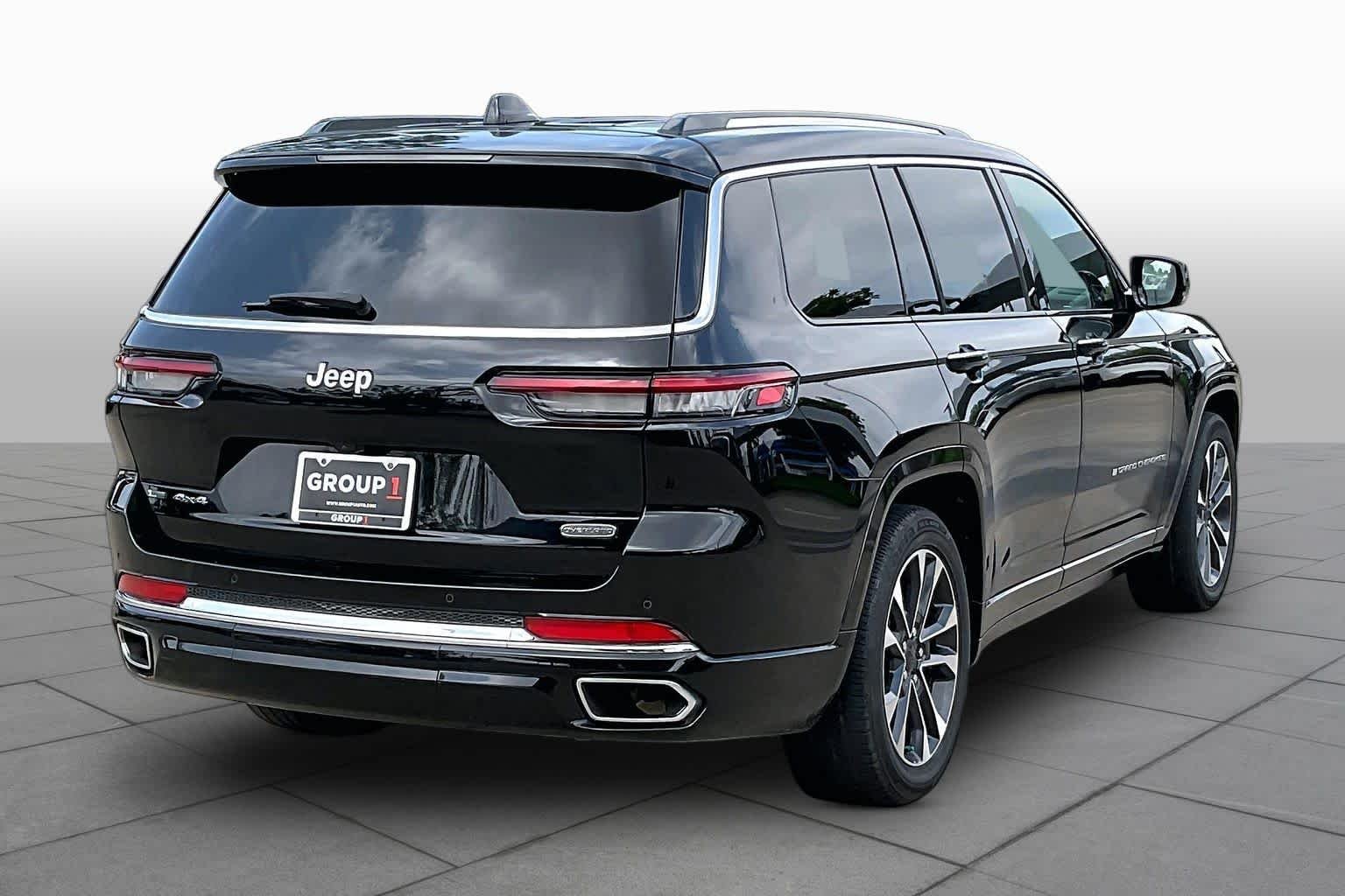 Used 2023 Diamond Black Crystal Pearlcoat Jeep Overland image 13