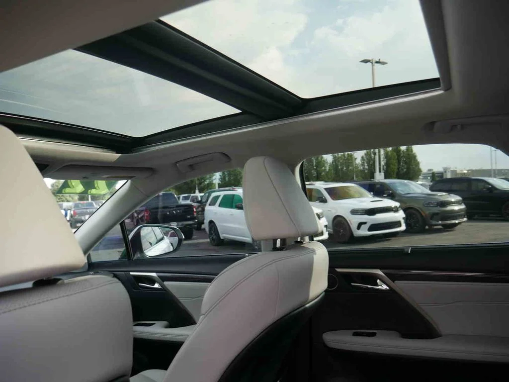 Used 2022 White Lexus 450h image 17
