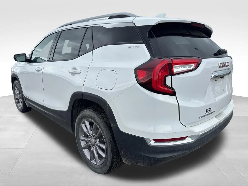Used 2023 White GMC SLT image 6