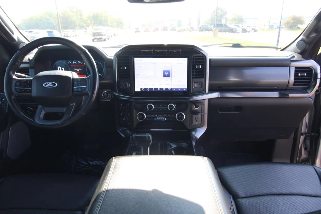 Used 2023  Ford Lariat image 47