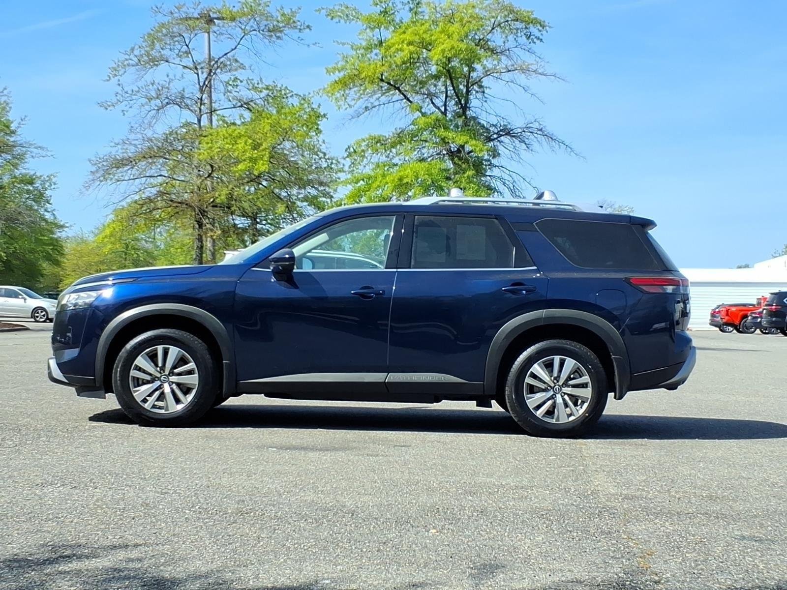 Used 2022 Deep Ocean Blue Pearl Nissan SL image 3