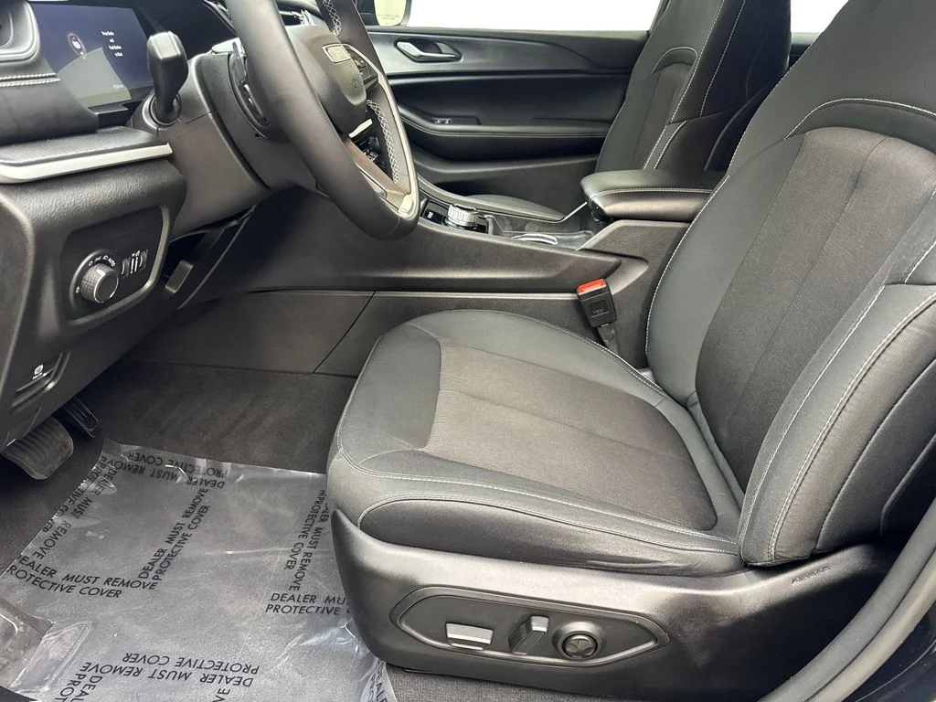 Used 2024 Black Jeep Laredo image 28