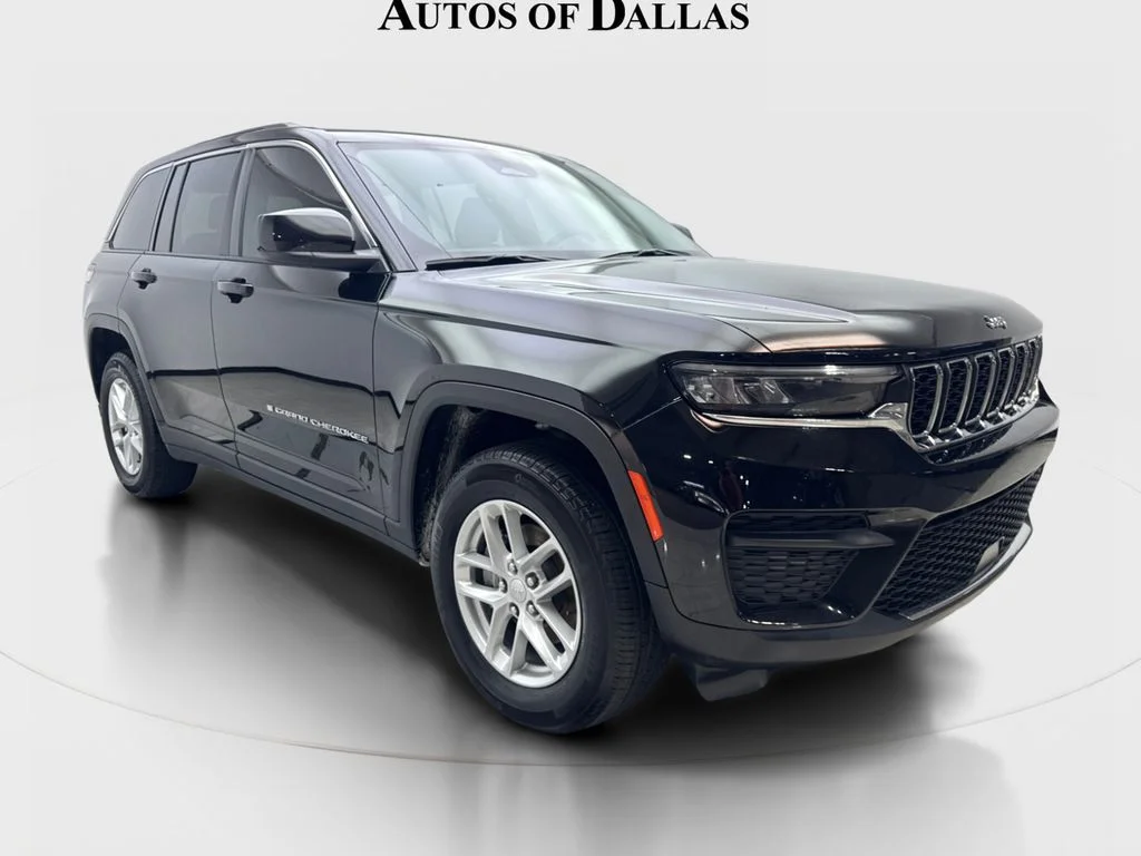 Used 2024 Black Jeep Laredo image 4