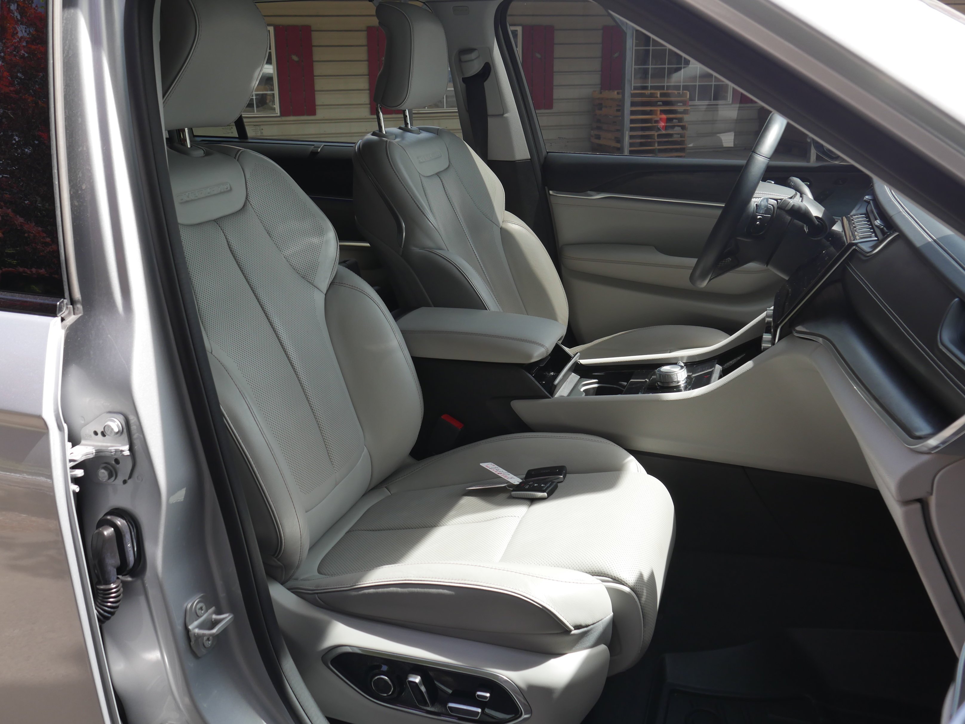 Used 2021 Silver Zynith Jeep Overland image 27