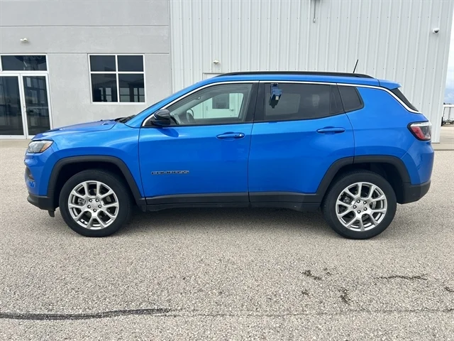 Used 2022 Blue JEEP Latitude Lux image 7