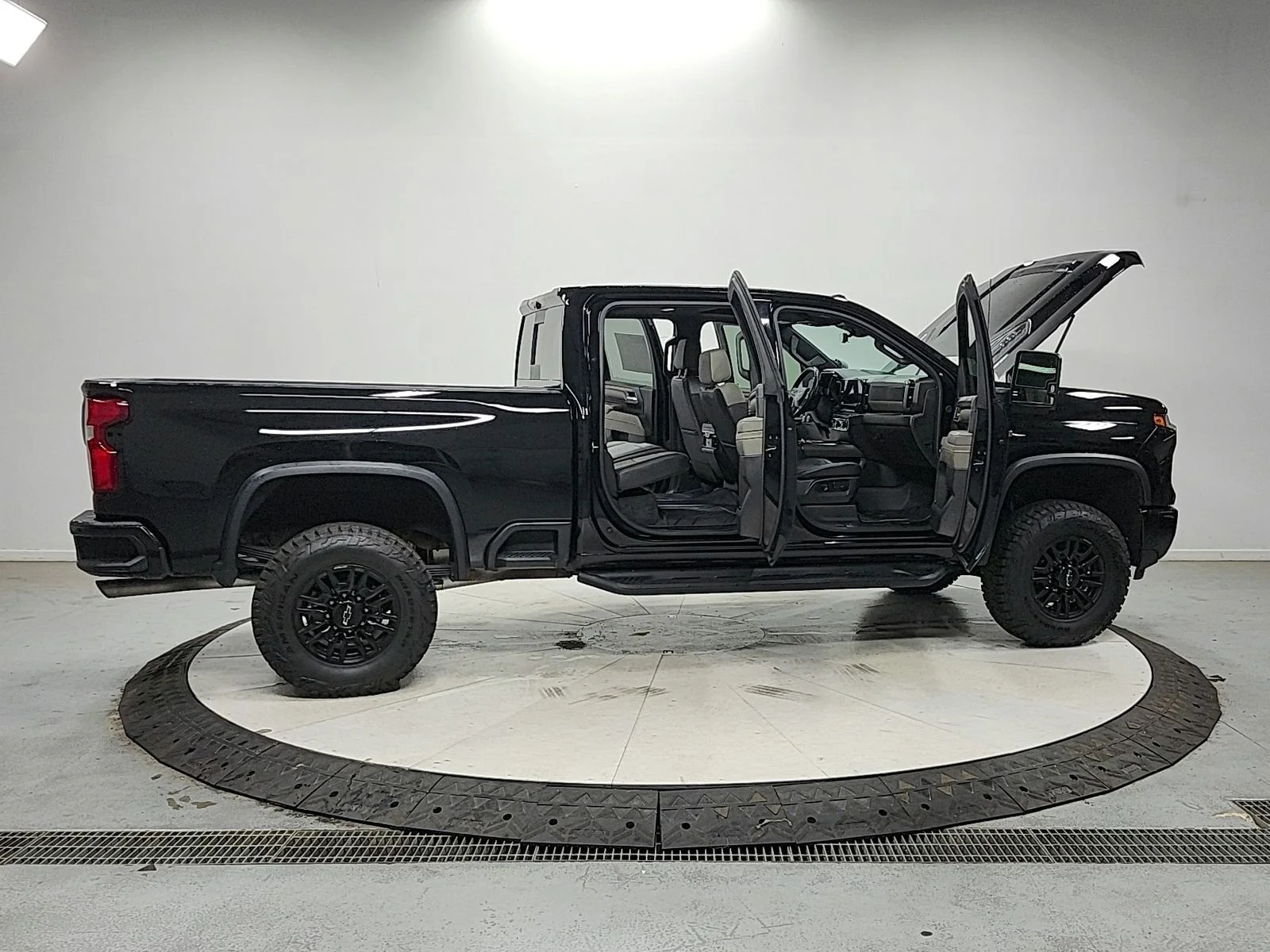 Used 2024 Black Chevrolet ZR2 image 16