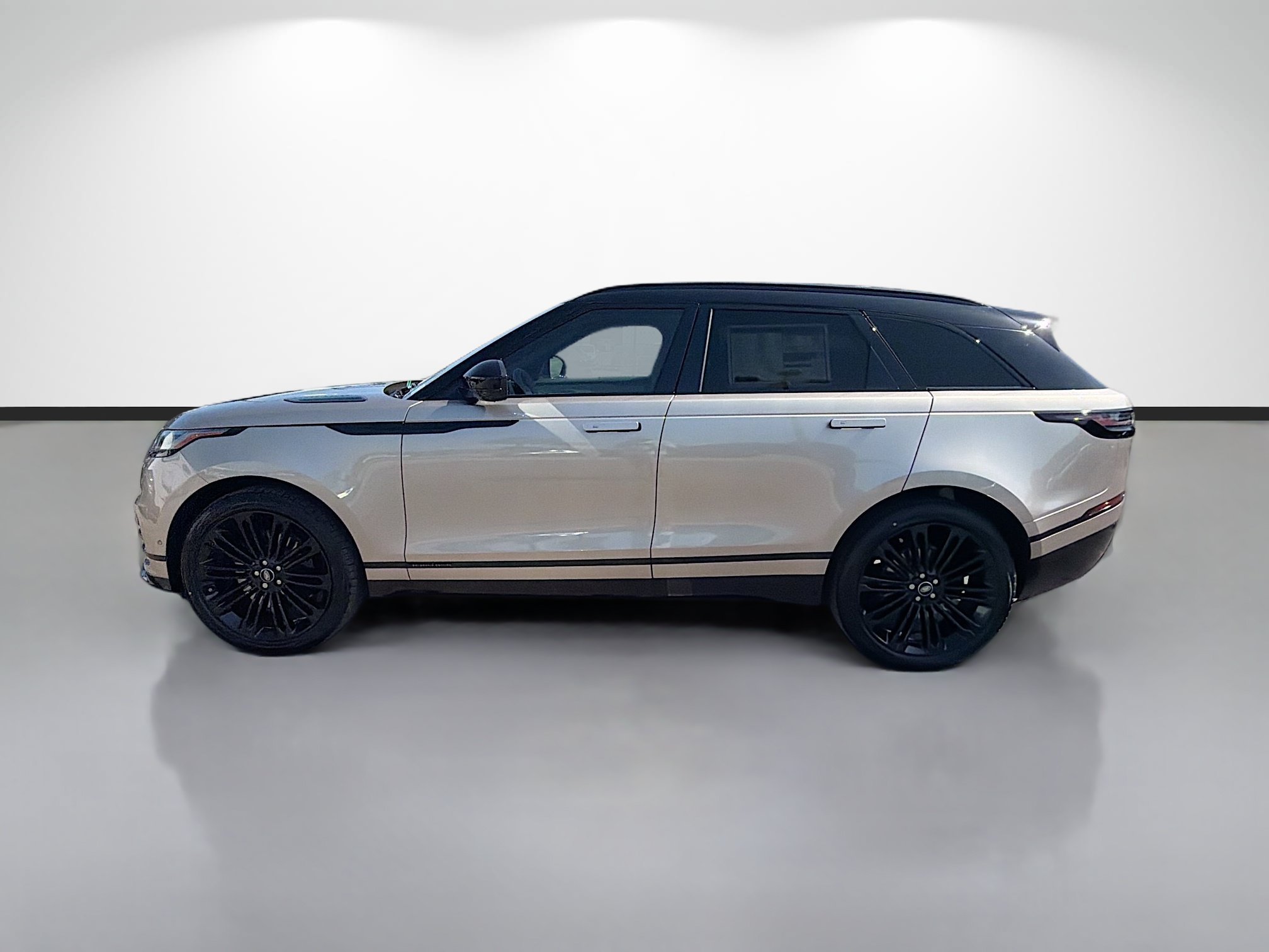 New 2026 Batumi Gold Land Rover Belgravia Edition image 2