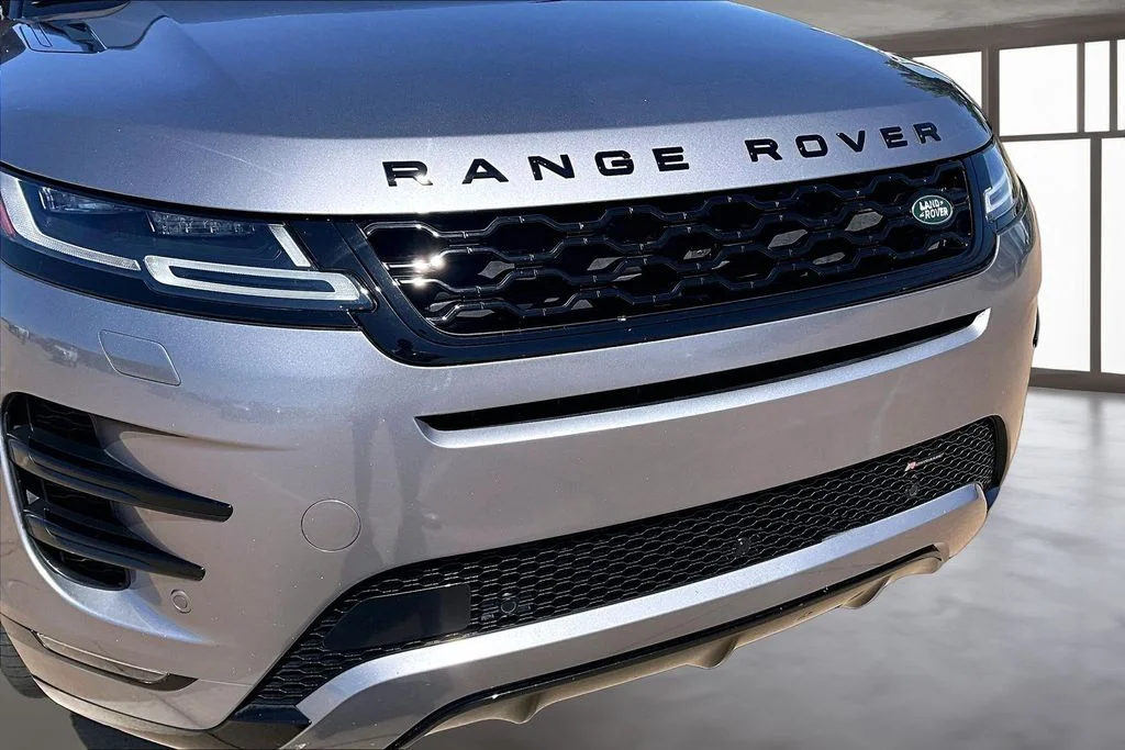 Used 2022 Gray Land Rover R-Dynamic SE image 28