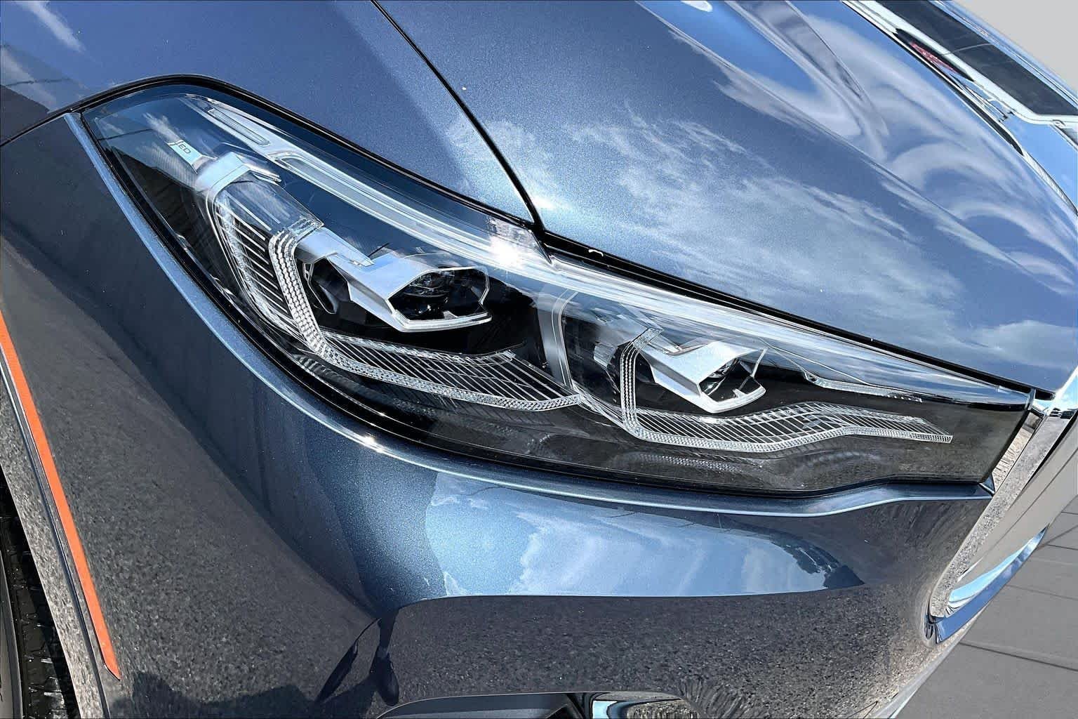 Used 2020 Arctic Gray Metallic BMW xDrive40i image 27