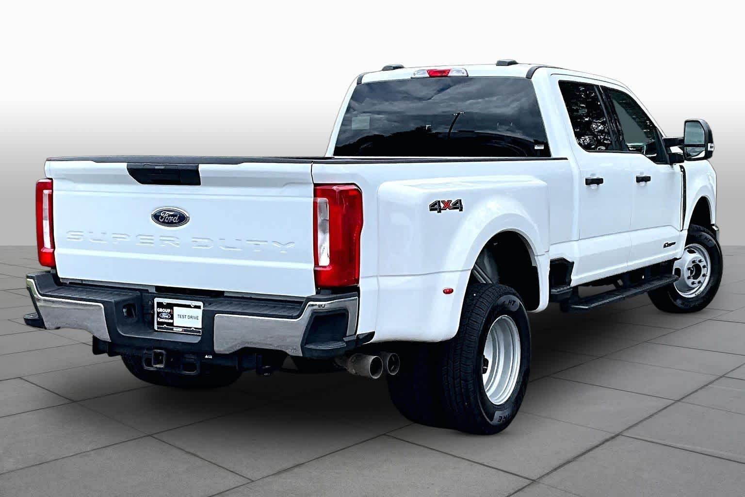 Used 2026 Oxford White Ford XLT image 13