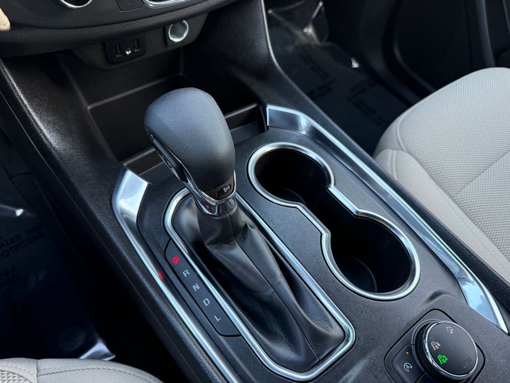Used 2022 White Chevrolet LS image 34