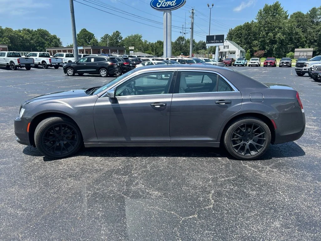 Used 2021 Granite Crystal Clearcoat Metallic Chrysler Touring image 4