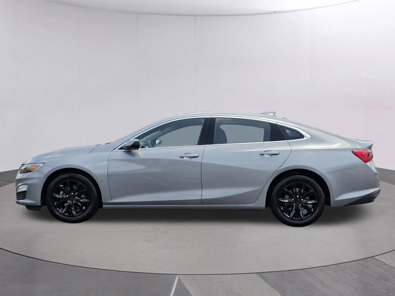 Used 2024 Sterling Gray Metallic Chevrolet LT image 9