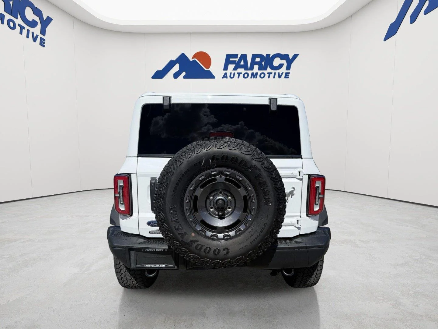 Used 2025 Oxford White Ford Badlands image 4