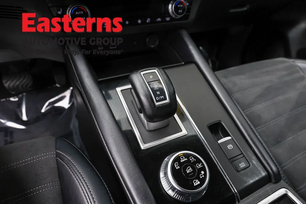 Used 2024 White Mitsubishi SE image 13