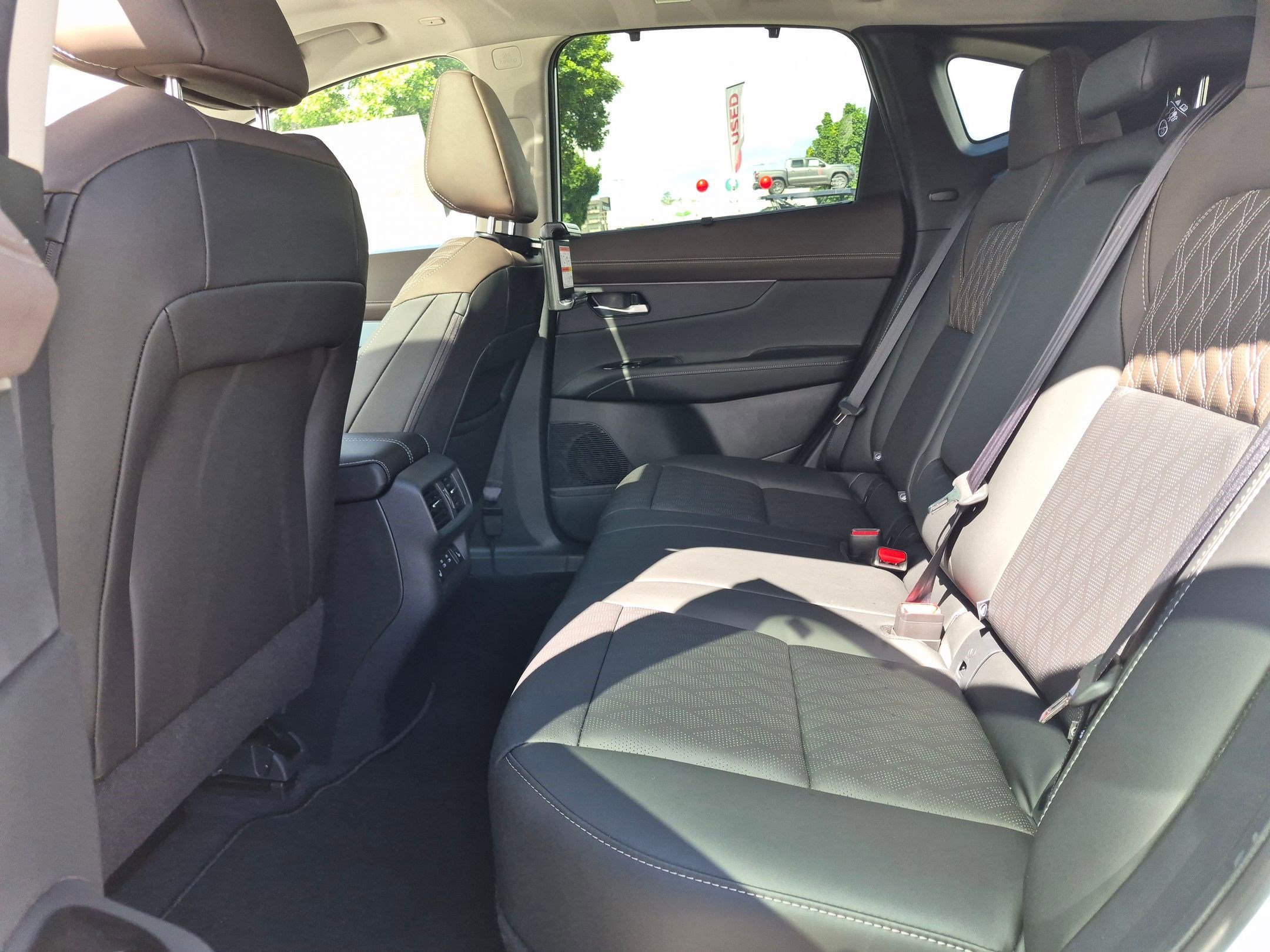New 2026 Everest White Pearl Tricoat/Super Black Nissan Platinum image 17