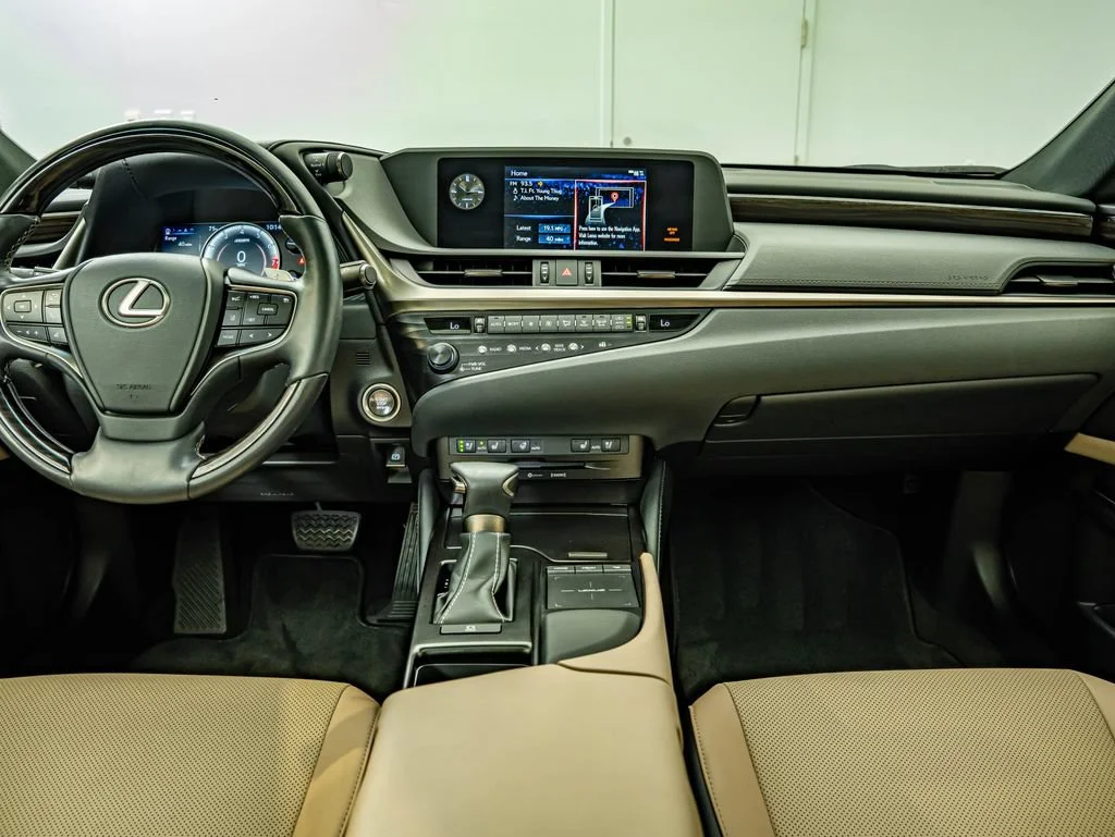Used 2019 White Pearl Lexus 350 image 32