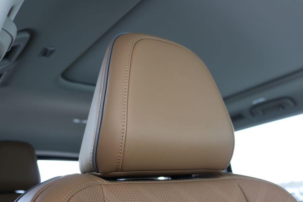 New 2026 RADIANT WHITE INFINITI Luxe 4WD image 44