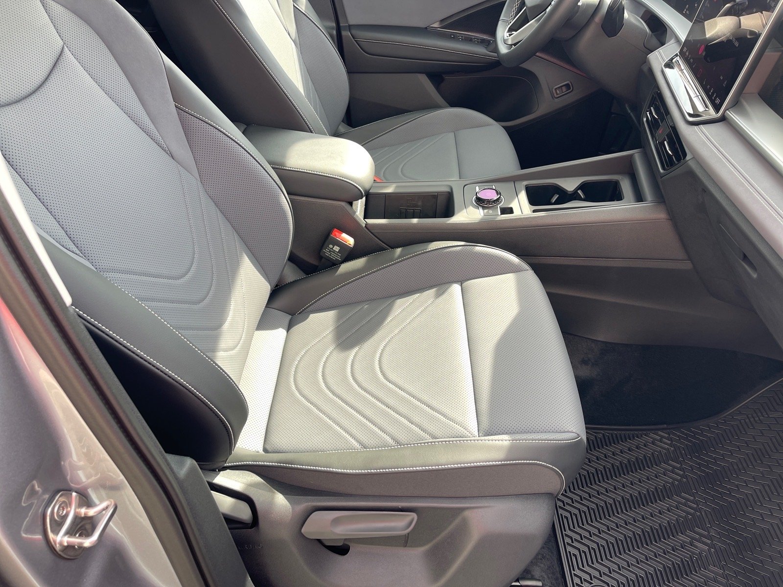 New 2026 Silver Volkswagen SE image 17