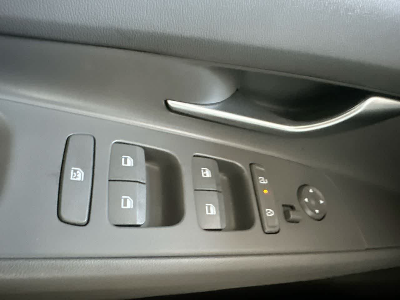 2025 Hyundai Elantra SE - Photo 17