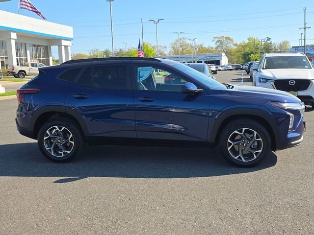 2024 Chevrolet Trax LT - Photo 18