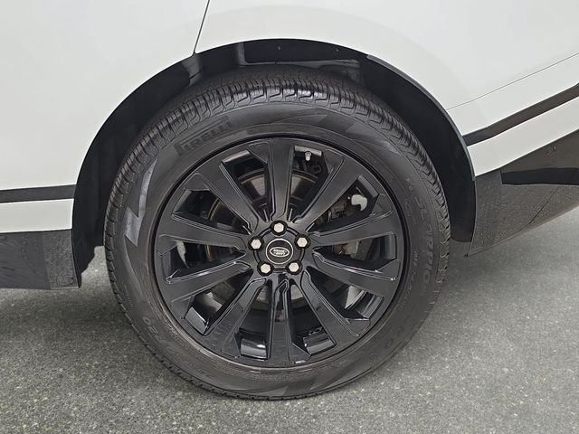 Used 2018 Fuji White Land Rover SE R-Dynamic image 33
