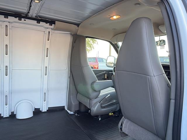 2025 Chevrolet Express Cargo Work Van - Photo 10