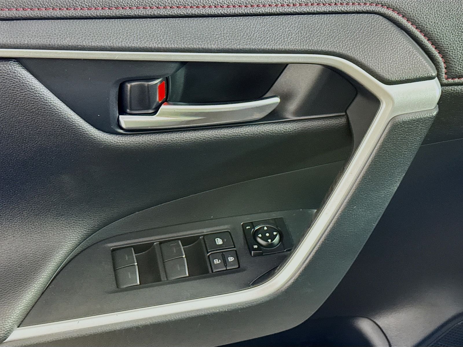 2024 Toyota RAV4 XSE - Photo 15