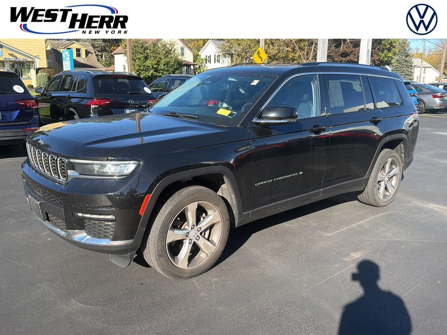 Used 2021 Diamond Black Crystal Pearlcoat Jeep Limited image 1