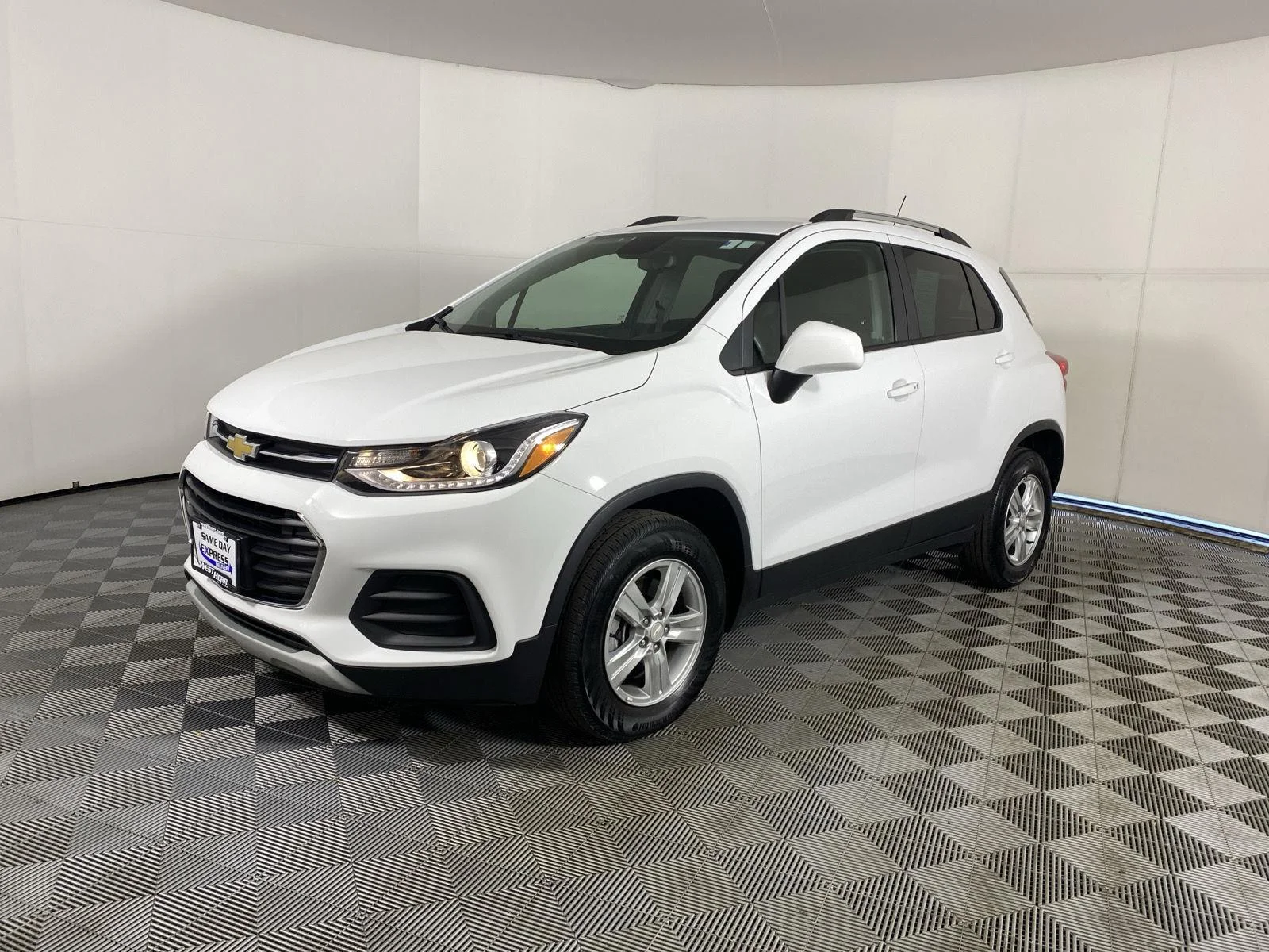 Used 2022 Summit White Chevrolet LT image 9