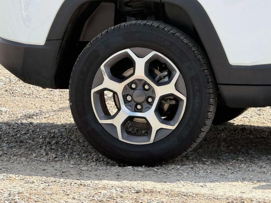 Used 2022 White Jeep Trailhawk image 10