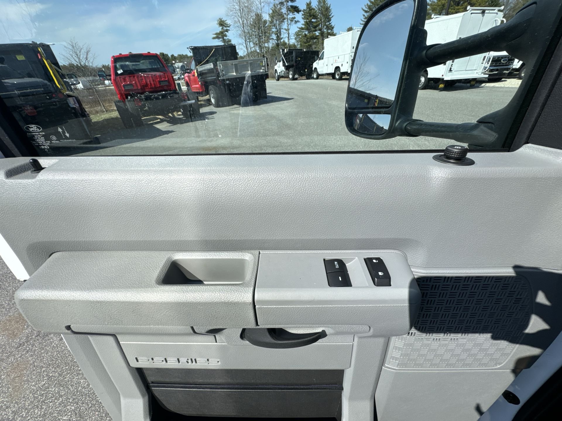 2026 Ford E-Series Cutaway Base - Photo 6