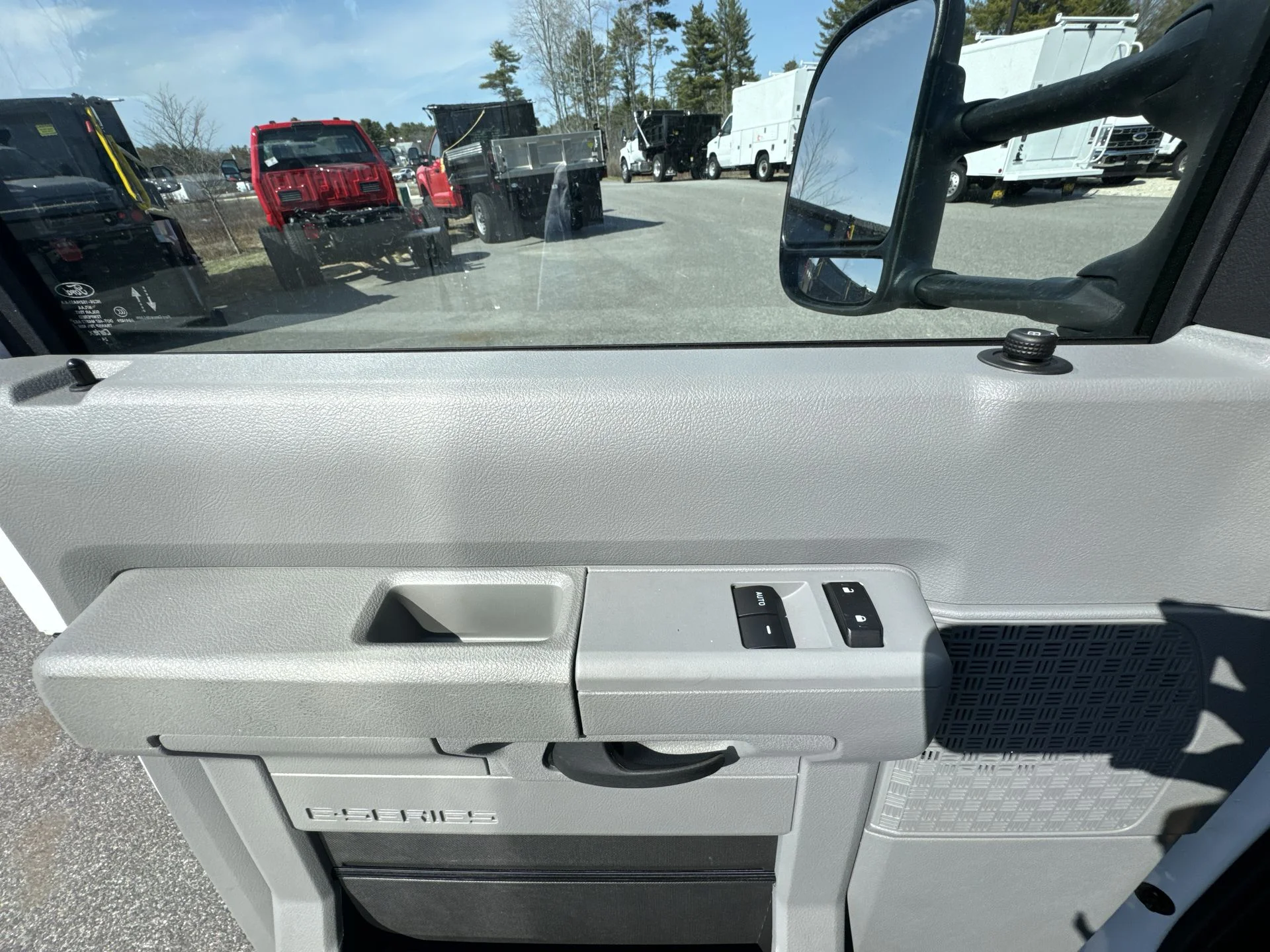2026 Ford E-Series Cutaway Base - Photo 6