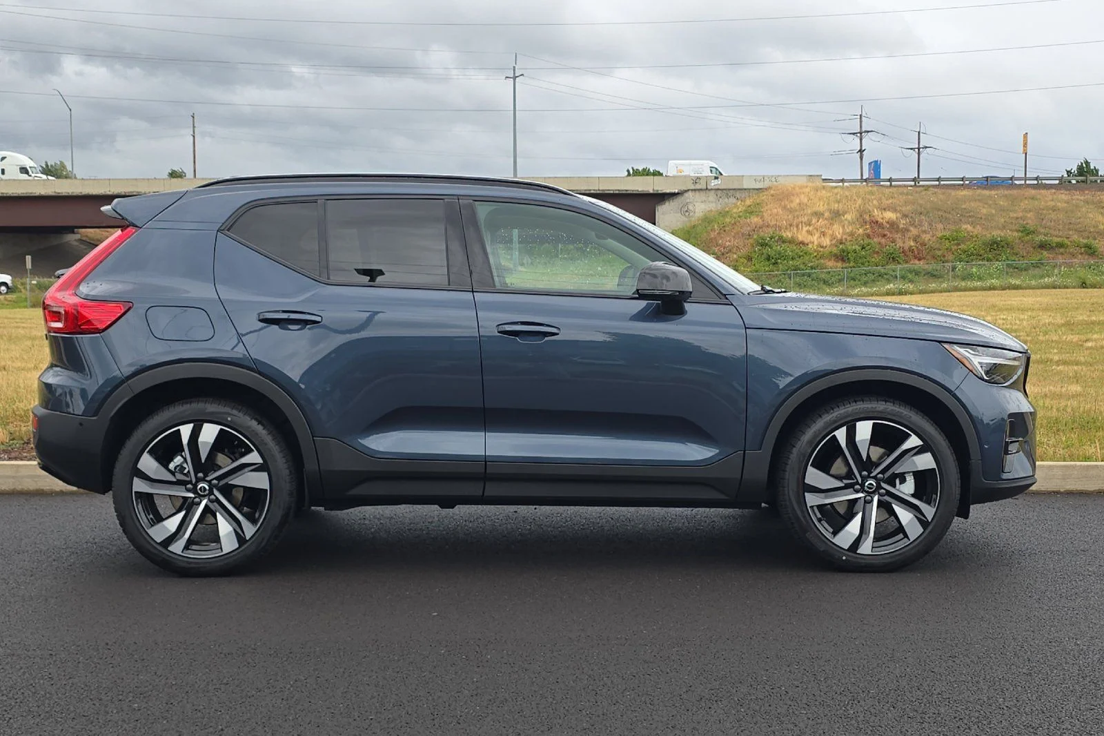 New 2026 Denim Blue Volvo Ultra image 2