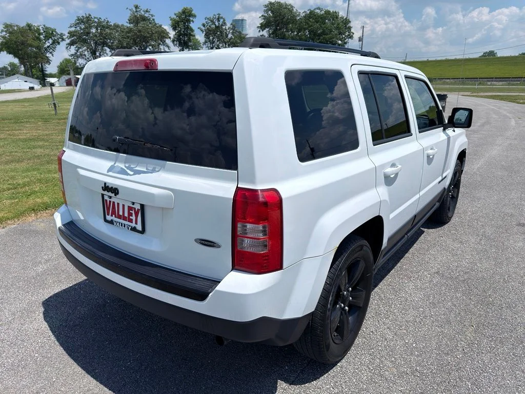 Used 2015 White Jeep Sport image 7