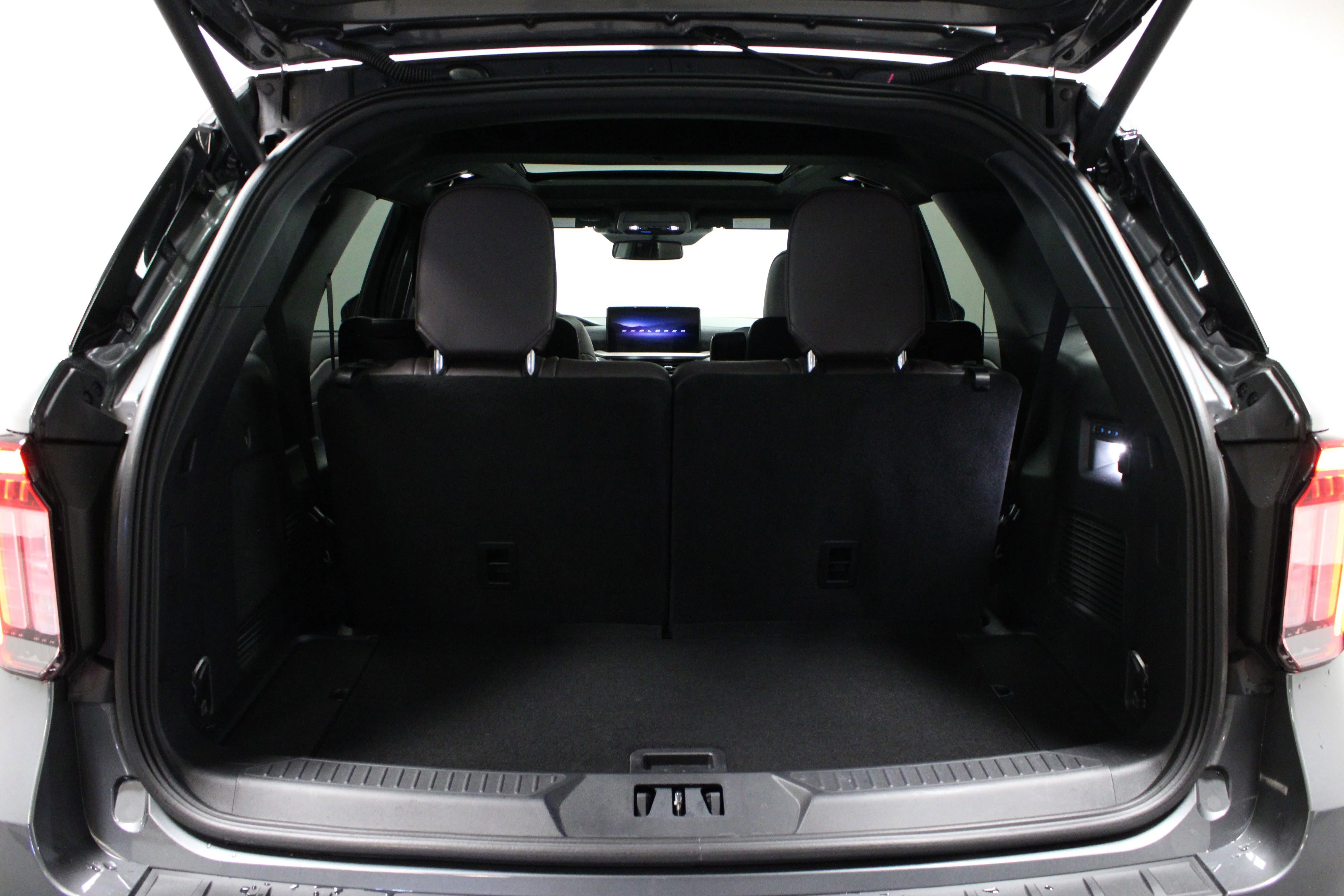 Used 2025 Gray Metallic Ford Platinum image 15
