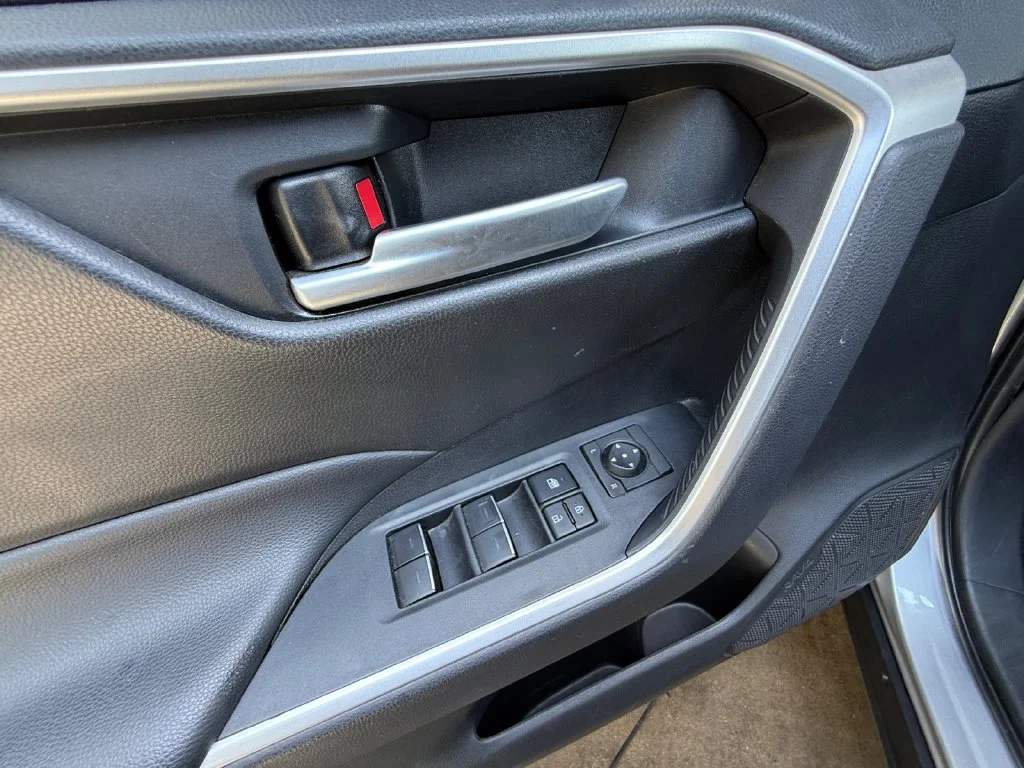 Used 2025 Silver Toyota XLE image 11