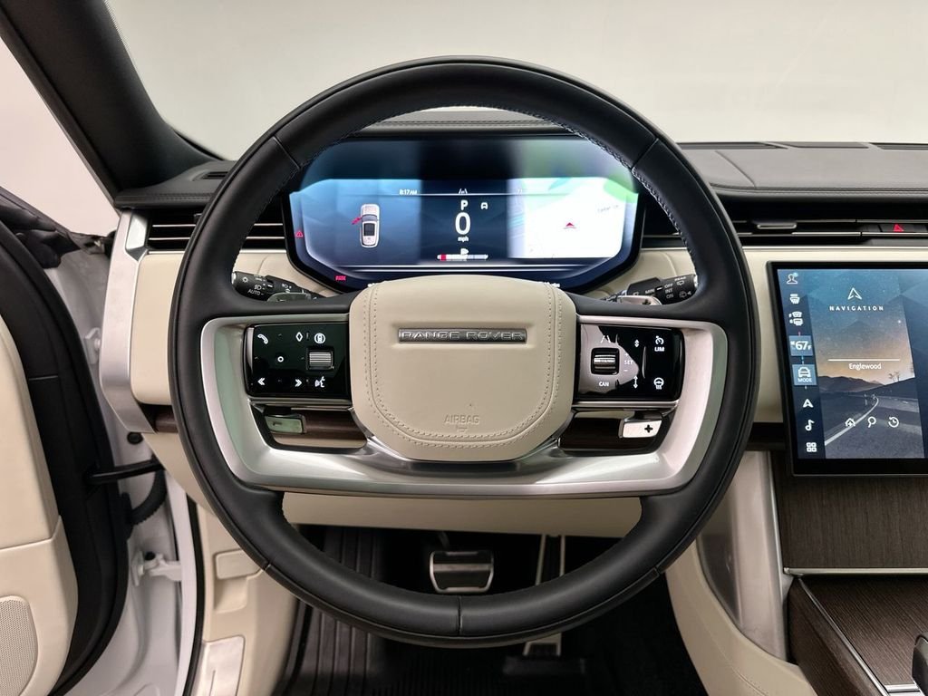 Used 2025  Land Rover SE image 30