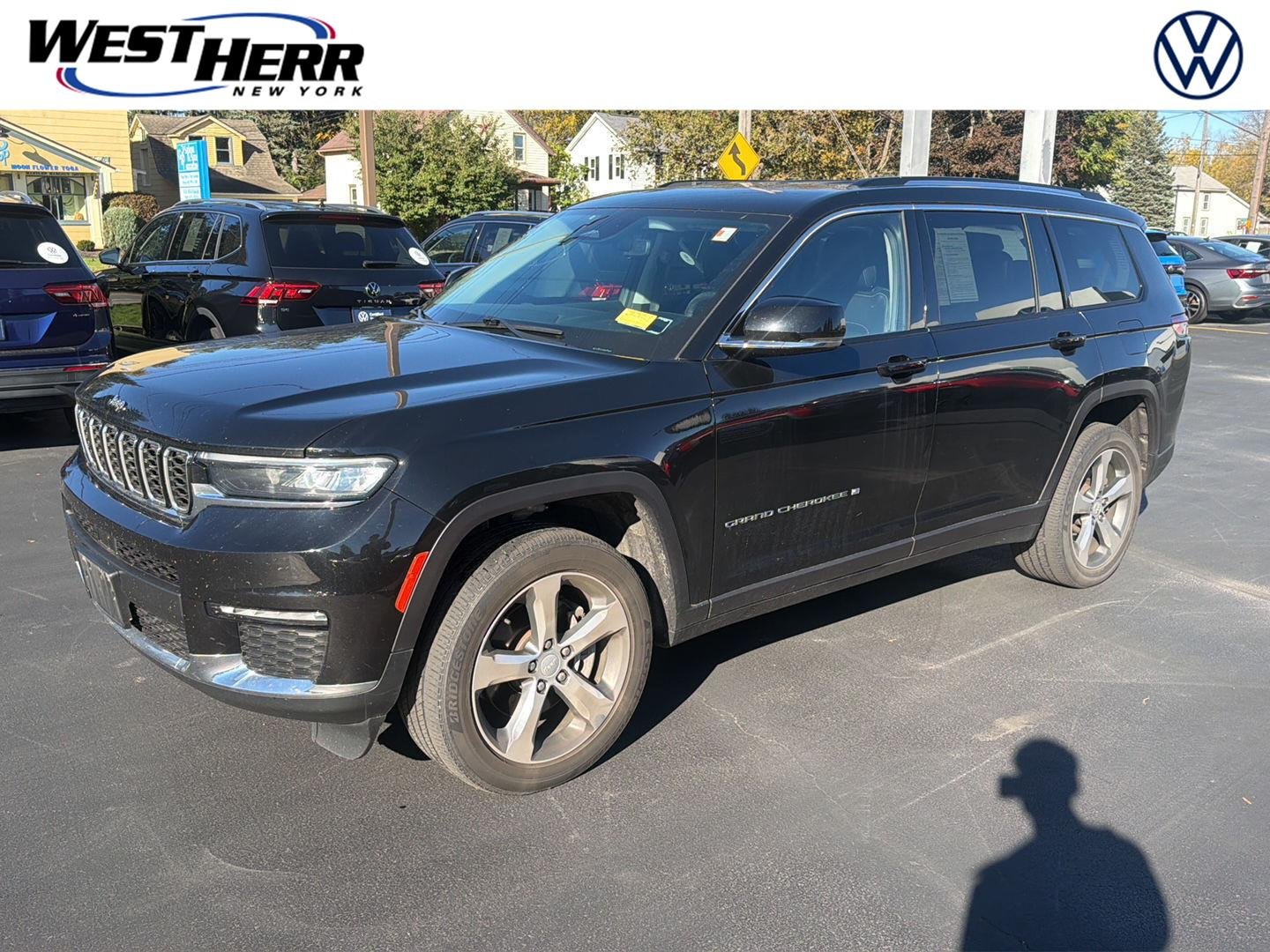 Used 2021 Diamond Black Crystal Pearlcoat Jeep Limited image 1