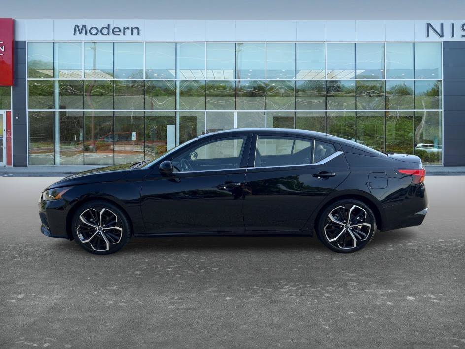 Certified Used 2024 Super Black Nissan 2.5 SR image 8