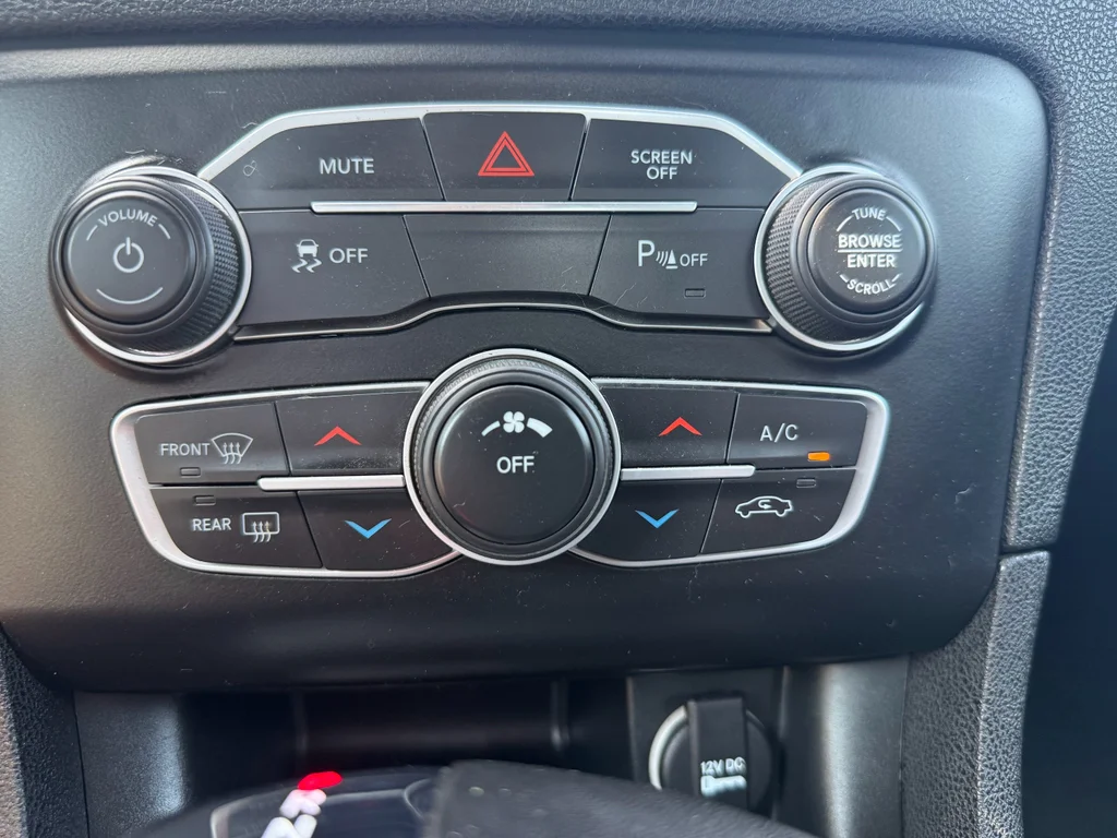 Used 2023 White Knuckle Clearcoat Dodge SXT image 37