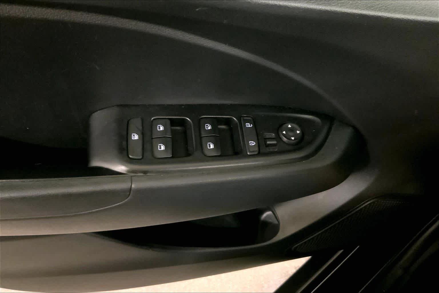 Used 2022 Black Noir Pearl Hyundai SEL image 34