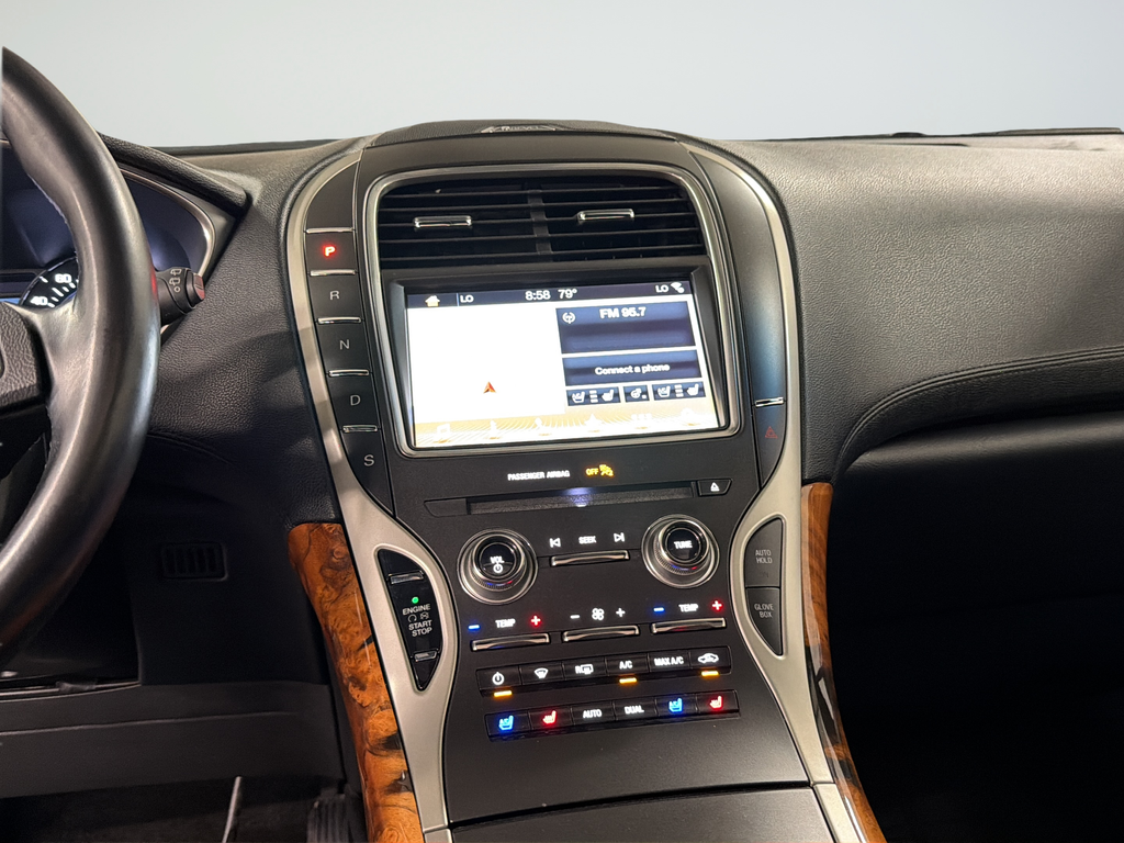 Used 2017 Gray Lincoln Reserve image 19