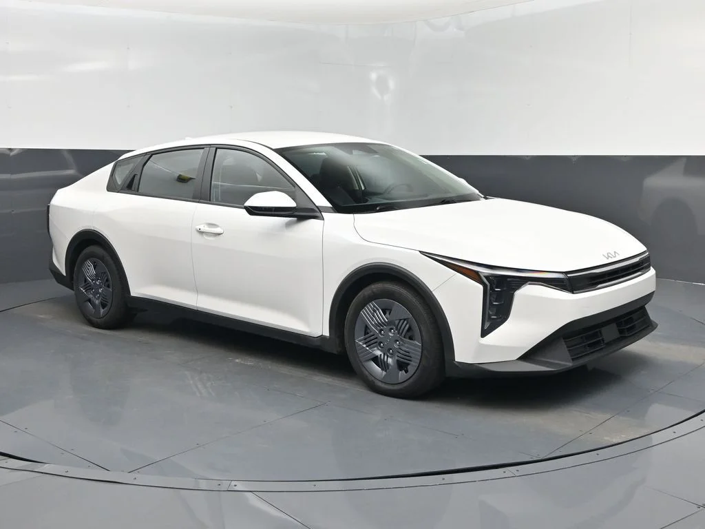 2025 Kia K4 LX AT's photo